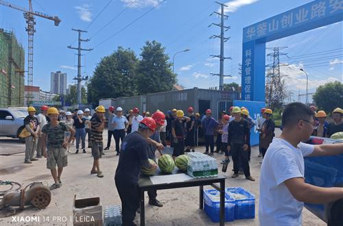 “酷暑送清凉·关爱沁人心”慰问活动